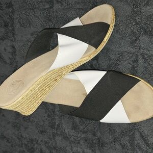 Charleston Shoe Comany Black & White Women's Sandals Size 10 (Candice #11)